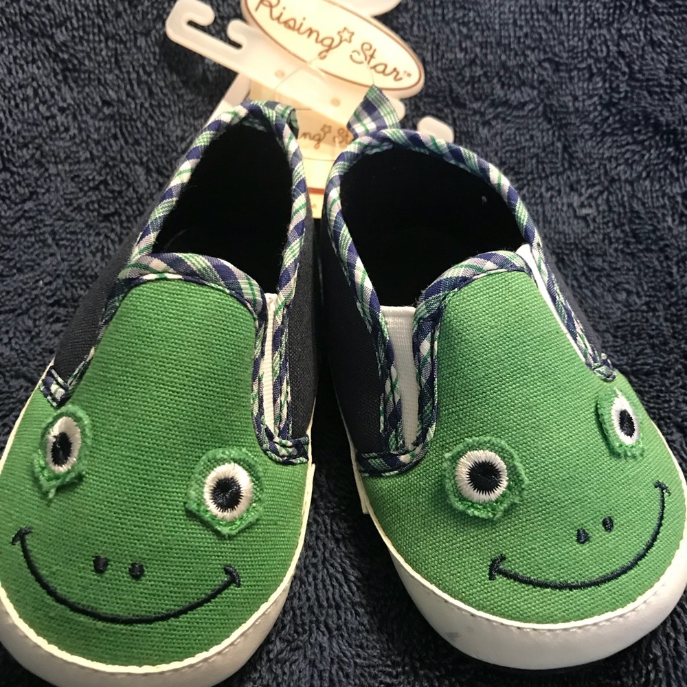 Rising Star Green Frog shoe